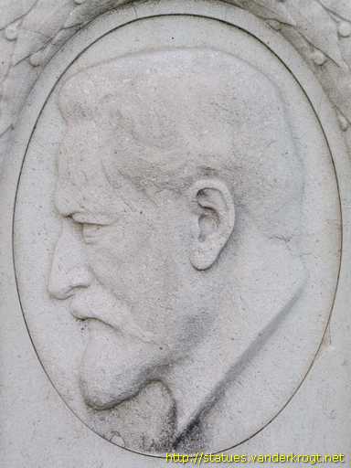 Stuttgart /  Hermann-Burckhardt-Denkmal
