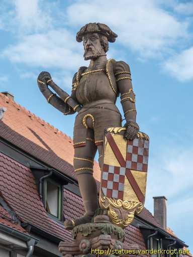 Besigheim /  Marktbrunnen mit Schildhalter