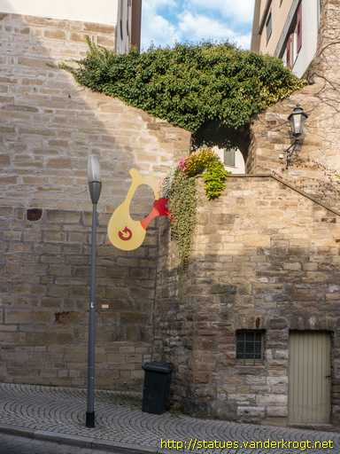 Besigheim /  Dame mit rotem Schuh