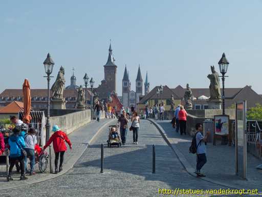 Würzburg /  Statuen auf der Alten Mainbrücke