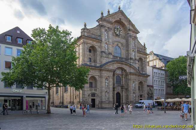 Bamberg /  Heiligenstatuen an der St.-Martinskirche