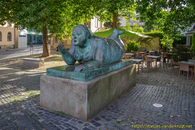 Bamberg /  Liegende Frau mit Frucht