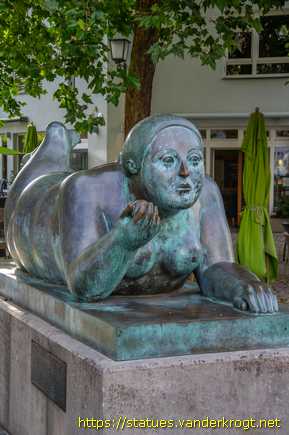 Bamberg /  Liegende Frau mit Frucht