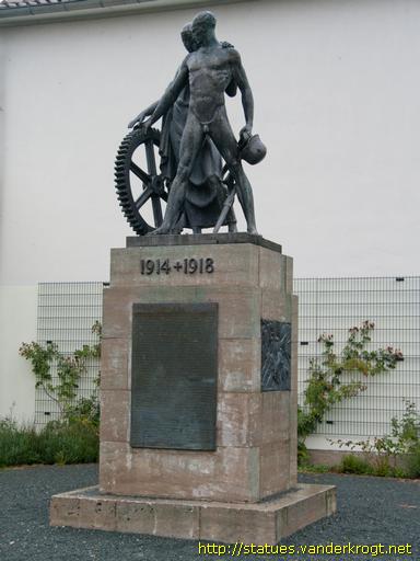 Rüsselsheim /  Gefallenendenkmal 1. Weltkrieg