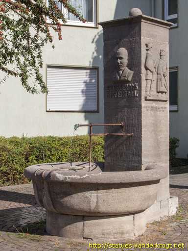 Darmstadt /  Niebergall-Brunnen