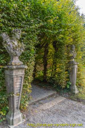 Rauischholzhausen /  Zwei Büsten: Musik und Theater