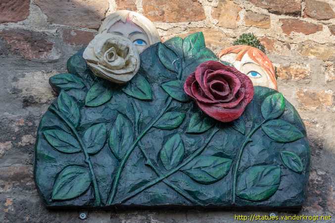 Marburg /  Schneeweißchen und Rosenrot