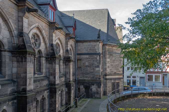 Marburg /  Hundefigur