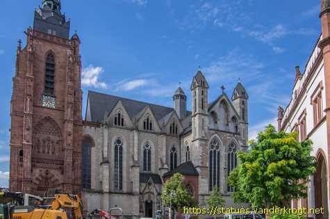 Wetzlar /  Heiligenstatuen am Wetzlarer Dom