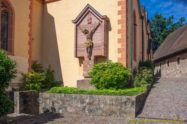 Bad Orb /  Denkmal für den Kirchenbrand von 1983 und die beiden Weltkriege
