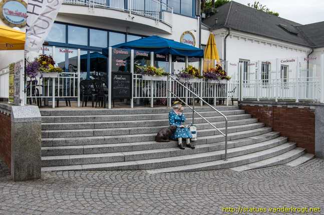 Heringsdorf /  Frau mit Hund