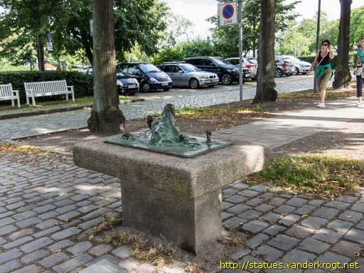 Warnemünde /  Insel der Frauen