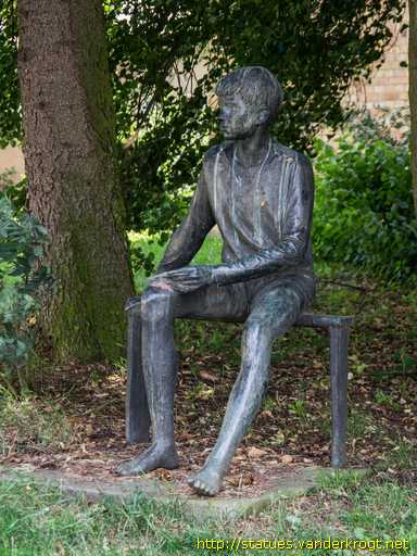 Schwerin /  Lesender Junge
