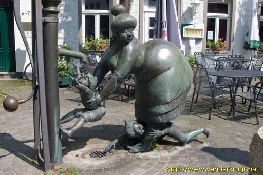 Osnabrück /  Der Pumpenbrunnen oder Die Waschfrau