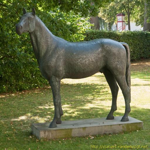 Bad Pyrmont /  Der Trakehner Hessenstein
