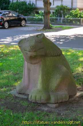 Braunschweig /  Kragenbär