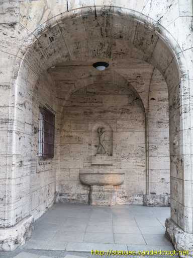 Hannover /  Wasserträgerin
