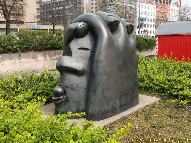 Hannover /  Großer verletzter Kopf