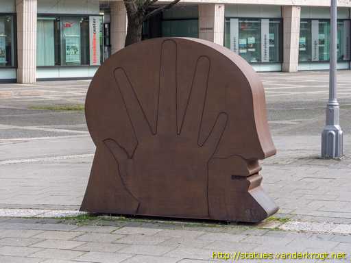 Hannover /  Kopf in der Hand / Kopf mit zwölf Augen