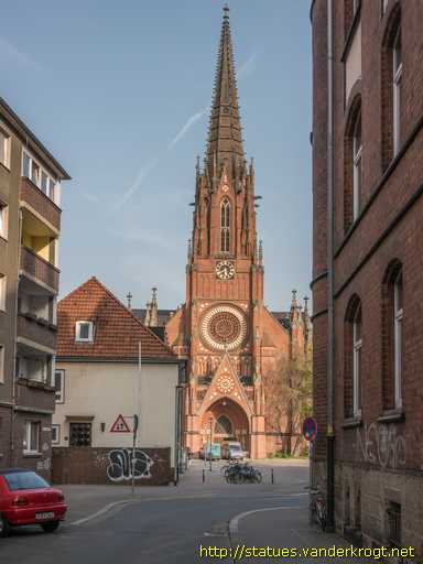 Hannover /  Skulpturen an der Christuskirche