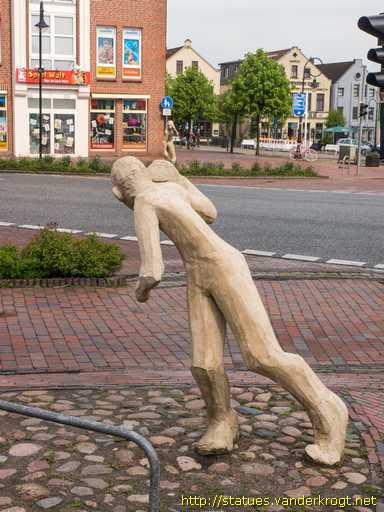 Jever /  Skulpturenpfad Vater und Kind II: die Straße überbrücken