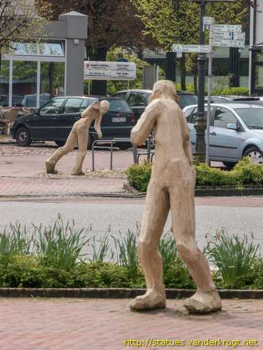 Jever /  Skulpturenpfad Vater und Kind II: die Straße überbrücken
