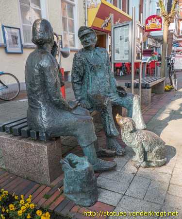 Aurich /  Moorbauernpaar oder 'Oma und Opa'