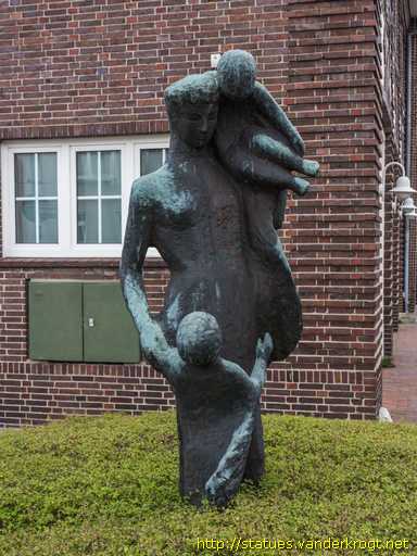 Wildeshausen /  Schützende Mutter