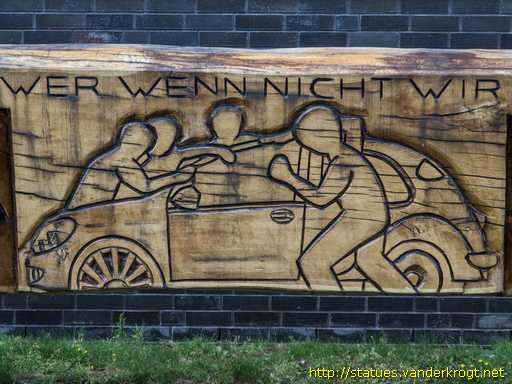 Wolfsburg /  Baumstamm