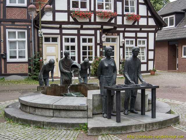 Nienburg/Weser /  Spargelbrunnen