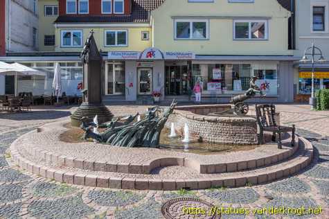 Bodenwerder /  Müchhausen-Brunnen in der Großen Straße