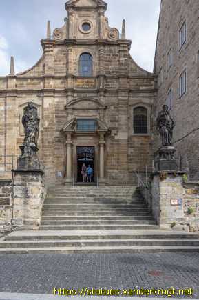 Hildesheim /  Heiligenstatuen an der Heilig-Kreuz-Kirche
