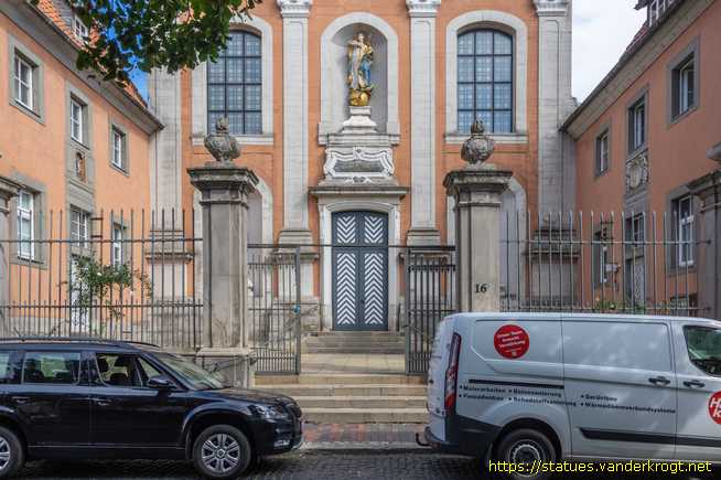 Hildesheim /  Heiligenstatuen an der Seminarkirche