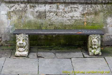 Braunschweig /  Löwenköpfe an der Nordseite des Doms