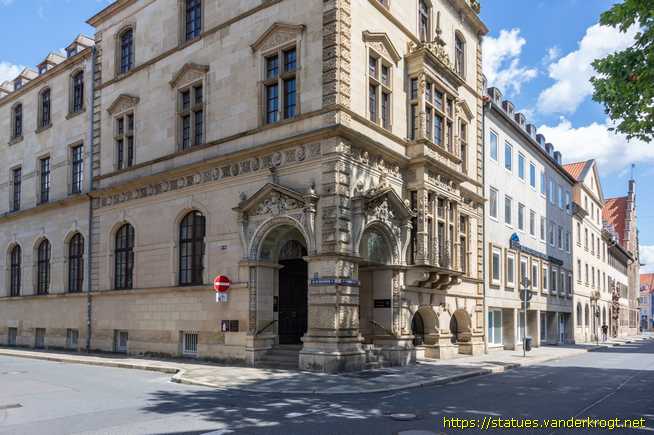 Braunschweig /  Porträtmedaillons am Bankhaus Löbbecke