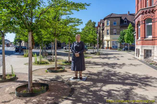 Braunschweig /  Diakonissen-Figur