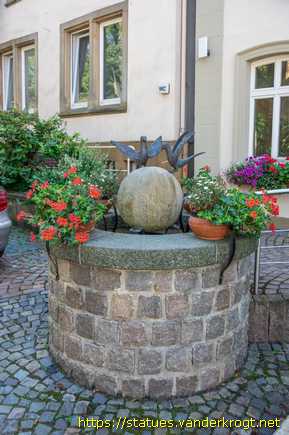 Buer /  Brunnen mit Vögel