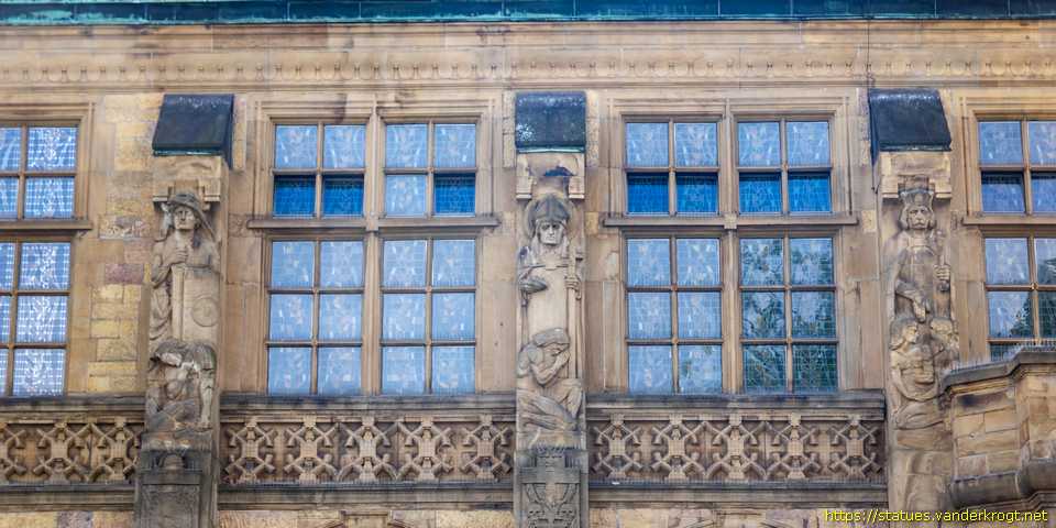 Recklinghausen /  Hermann der Cherusker, ein Bischof (Bonifatius?) und Karl der Große