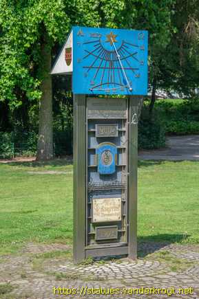 Rheine /  Jubiläumstele mit zwei Sonnenuhren