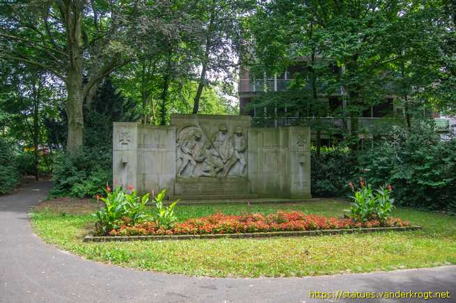 Gronau (Westf.) /  Barfuss-Denkmal