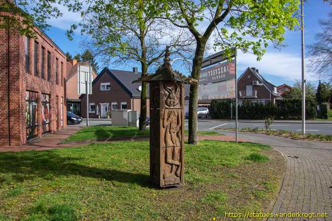 Epe /  Vierfachrelief aus Holz
