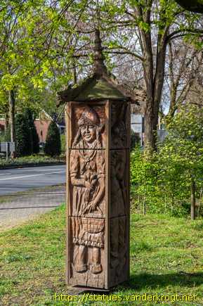 Epe /  Vierfachrelief aus Holz