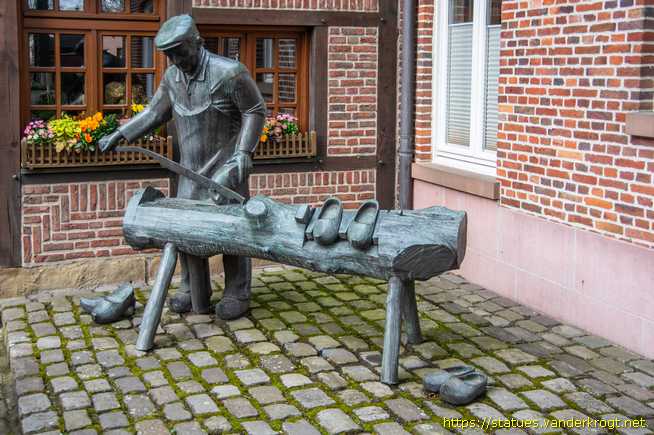Wessum /  Der Holzschuhmacher