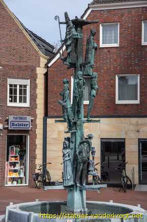 Stadtlohn /  Brunnen mit Figuren aus Stadtlohns Geschichte und Arbeitswelt