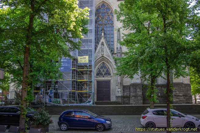 Billerbeck /  Heiligenstatuen an der  Propsteikirche St. Ludgerus