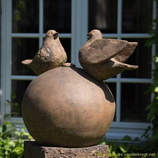 Xanten /  Tauben auf eine Globe