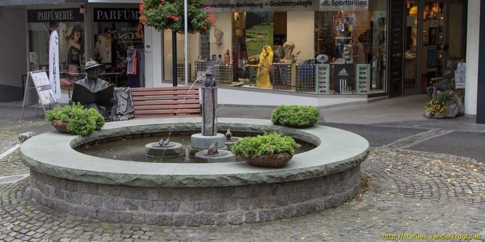 Brilon /  Zeitungsleser und Bürgerbrunnen