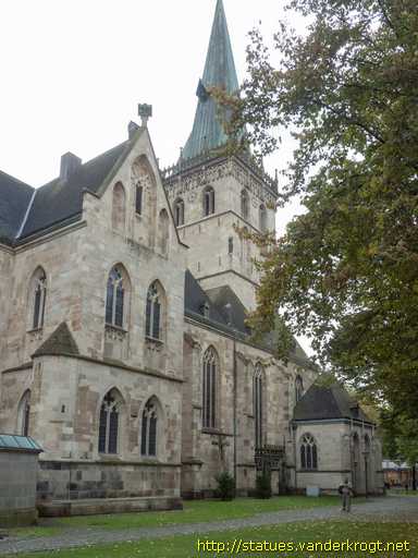 Lüdinghausen /  Heiligenstatuen an der Felizitaskirche
