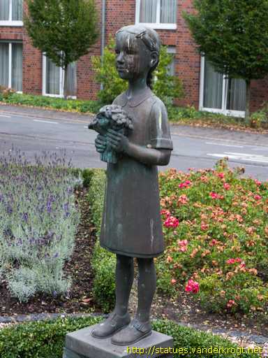 Lüdinghausen /  Mädchen mit Blumen
