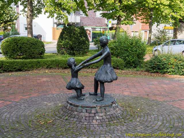 Hamm /  Spielende Mädchen